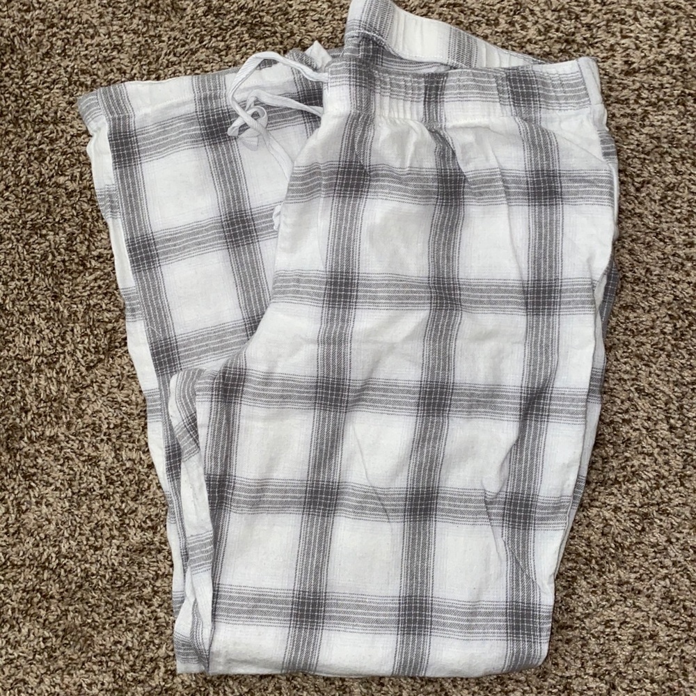 Old navy flannel pajama bottoms